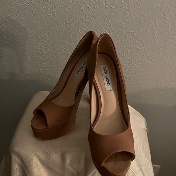 Never worn! Stunning rose-beige suede heels - Picture 3 of 4